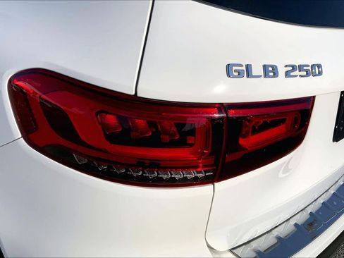 Used 2021 Mercedes-Benz GLB 250 w/ Premium Package image 26