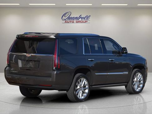 Used 2020 Cadillac Escalade Platinum AWD/4WD image 4