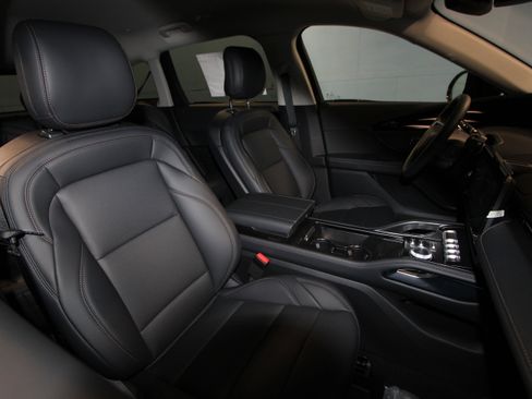 New 2026 Lincoln Nautilus Premier image 24