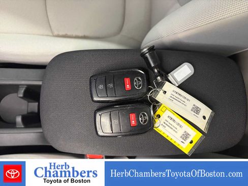 Used 2024 Toyota Corolla Cross LE w/ Moonroof Package AWD/4WD image 9