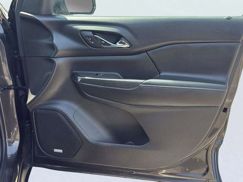 Used 2017 GMC Acadia SLT image 16