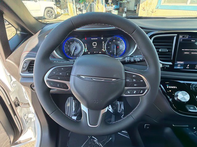New 2027 Chrysler Pacifica Select AWD/4WD image 20