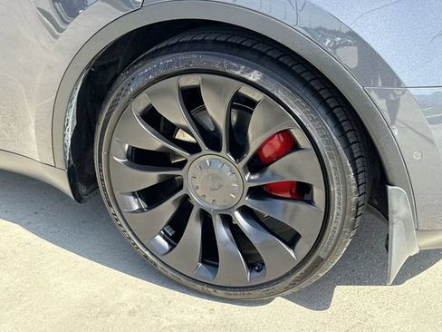 Used 2022 Tesla Model Y Performance AWD/4WD image 12
