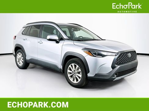 Used 2023 Toyota Corolla Cross LE image 1