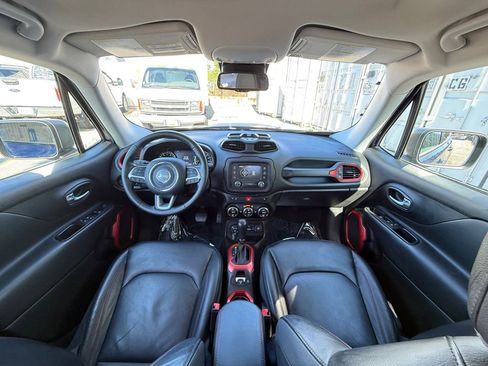 Used 2017 Jeep Renegade Trailhawk w/ Premium Trailhawk Package AWD/4WD image 22