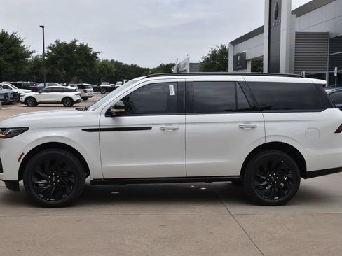New 2027 Lincoln Navigator Reserve w/ Jet Appearance Package AWD/4WD image 11