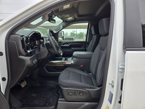 Used 2025 Chevrolet Silverado 2500 LT w/ Trail Boss Package AWD/4WD image 9