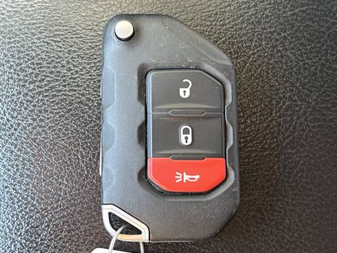 Used 2019 Jeep Wrangler Sport S image 27