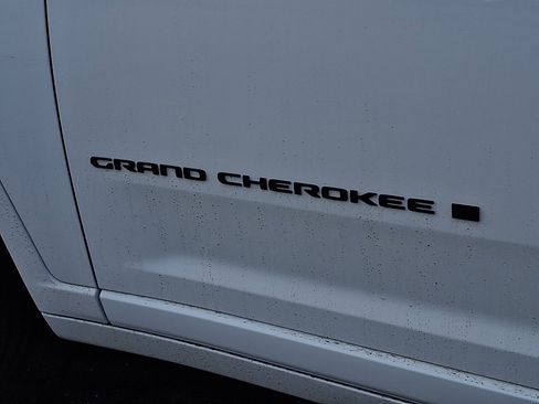 New 2026 Jeep Grand Cherokee L Limited image 23