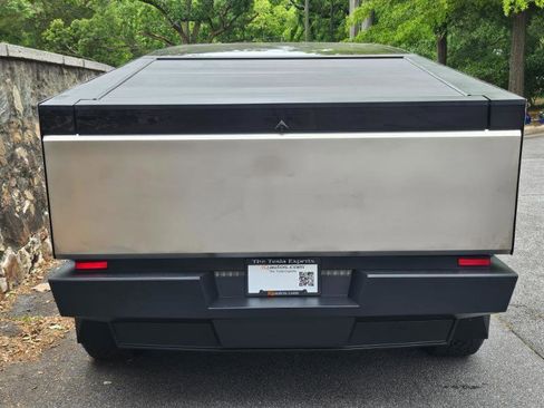 Used 2024 Tesla Cybertruck AWD Crew Cab image 9
