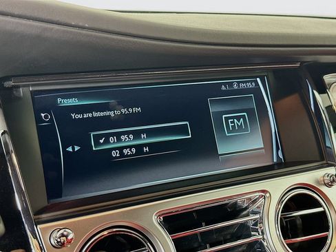 Used 2018 Rolls-Royce Dawn RWD image 12