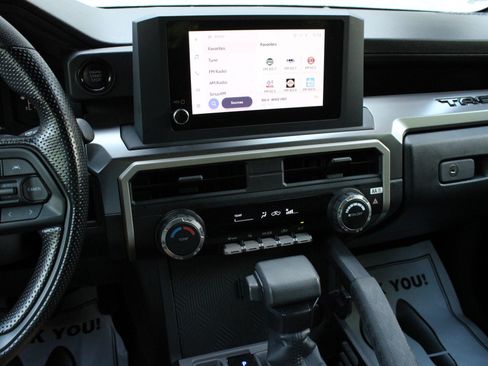 Used 2025 Toyota Tacoma SR5 AWD/4WD image 32