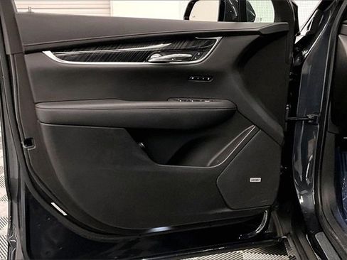 Used 2022 Cadillac XT6 Premium Luxury image 18