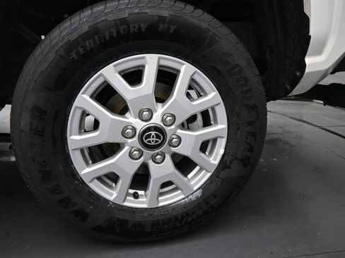 Used 2024 Toyota Tacoma SR AWD/4WD image 15