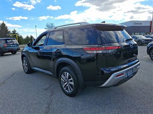 New 2025 Nissan Pathfinder SL w/ Black Appearance Package image 8