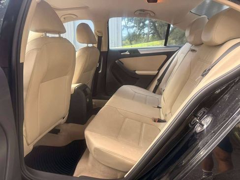 Used 2013 Volkswagen Jetta SE FWD image 14