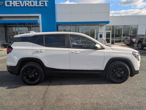 Used 2022 GMC Terrain SLE image 4