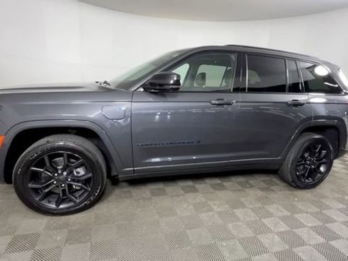Used 2023 Jeep Grand Cherokee 30th Anniversary AWD/4WD image 9
