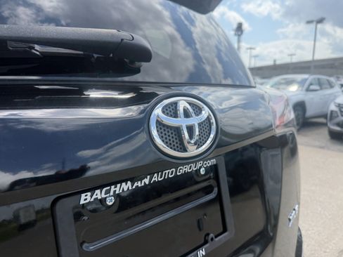 Used 2017 Toyota RAV4 XLE FWD image 8