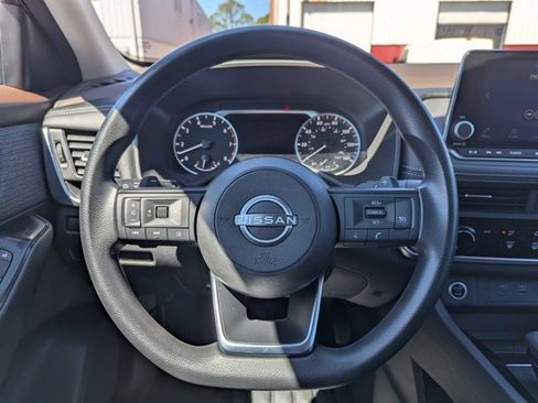 Used 2023 Nissan Rogue S image 14