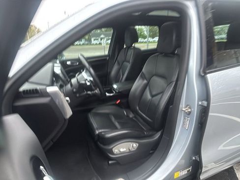Used 2017 Porsche Cayenne Platinum Edition AWD/4WD image 26
