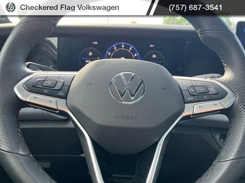 Used 2025 Volkswagen Tiguan SE R-Line AWD/4WD image 36