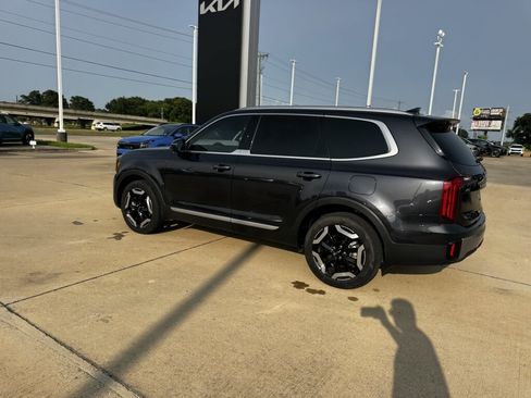 Certified 2025 Kia Telluride S FWD image 27