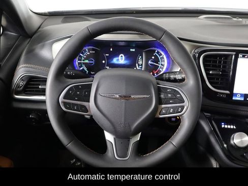 Used 2024 Chrysler Pacifica Pinnacle image 7