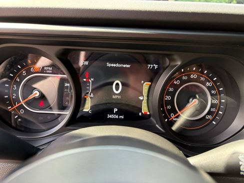 Used 2024 Jeep Wrangler Unlimited Rubicon AWD/4WD image 12