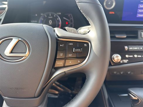Used 2025 Lexus ES 350 w/ Premium Package image 17