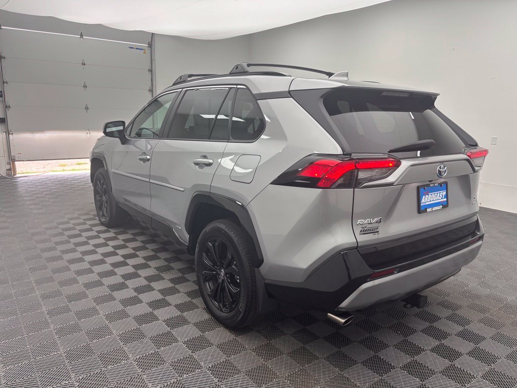 Used 2022 Toyota RAV4 SE w/ SE Grade Weather Package AWD/4WD image 11