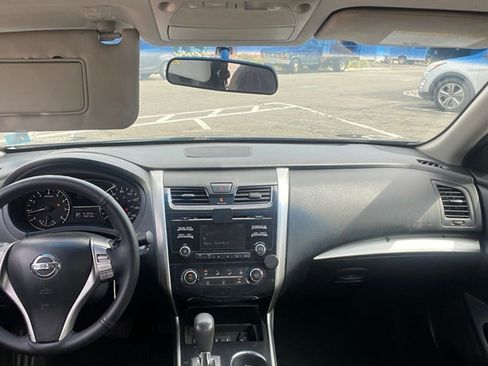 Used 2014 Nissan Altima 2.5 S w/ Sport Value Package FWD image 9
