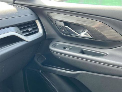 Used 2022 GMC Terrain SLE w/ Driver Convenience Package image 33