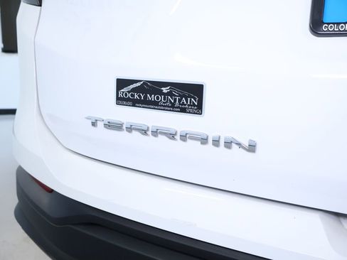 Used 2024 GMC Terrain SLE image 10