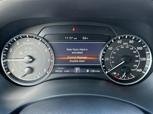 Used 2023 Nissan Armada SL w/ Captain's Chairs Package image 30