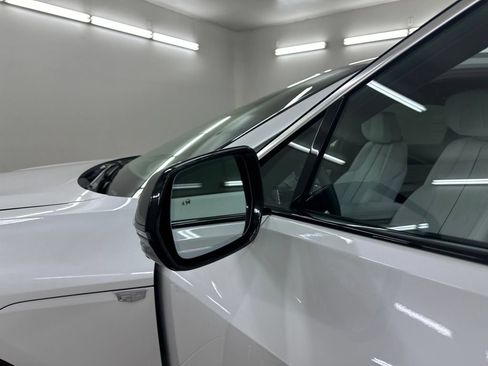 Certified 2024 Cadillac Lyriq Luxury AWD/4WD image 15