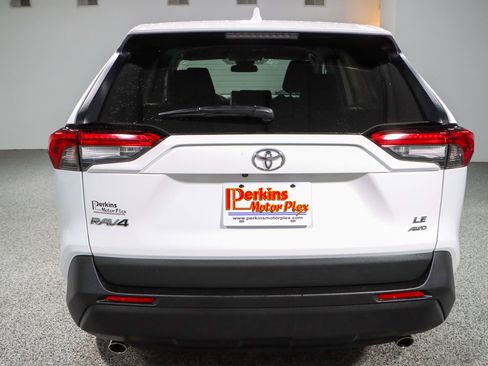 Used 2024 Toyota RAV4 LE AWD/4WD image 8