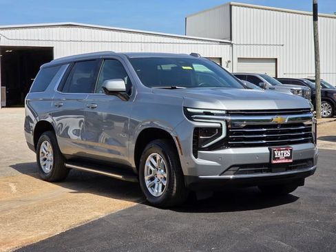 Used 2025 Chevrolet Tahoe LT AWD/4WD image 3
