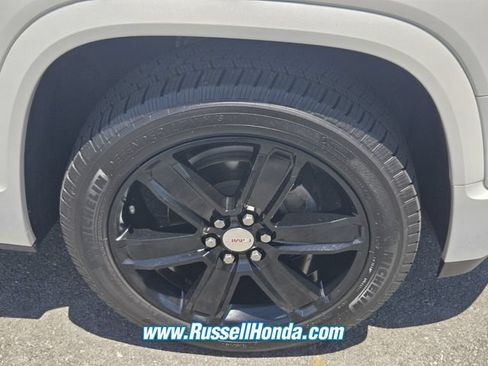 Used 2019 GMC Acadia Denali w/ Technology Package FWD image 14