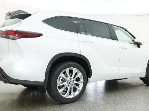 New 2026 Toyota Highlander Limited AWD/4WD image 6