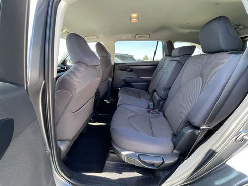 Used 2025 Toyota Highlander LE image 27
