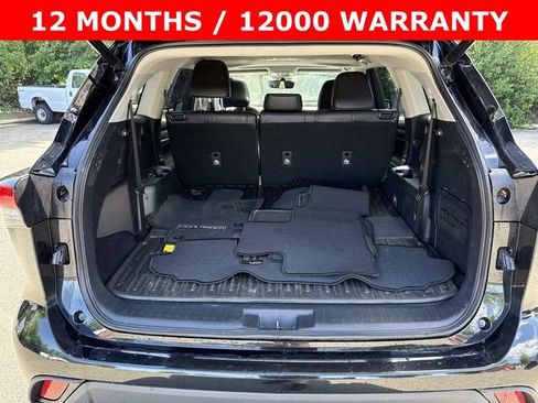 Used 2023 Toyota Highlander XLE AWD/4WD image 12