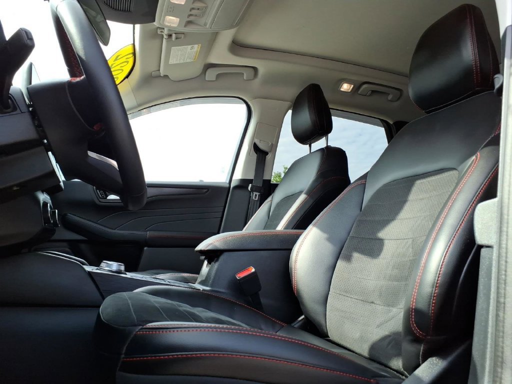 Used 2022 Ford Escape SEL w/ SEL Stealth AWD Package image 13