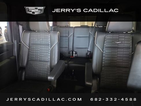 Used 2024 Cadillac Escalade ESV V AWD/4WD image 17
