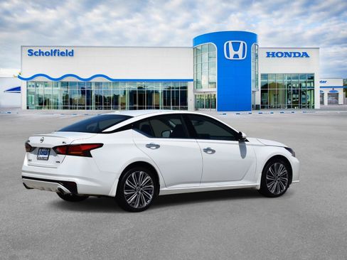 Used 2024 Nissan Altima 2.5 SL AWD/4WD image 3