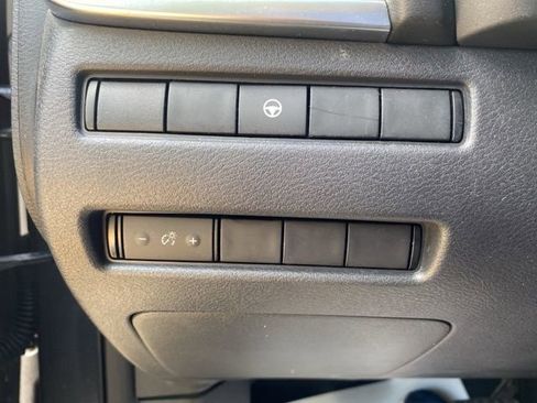 Used 2023 Nissan Rogue SV image 28