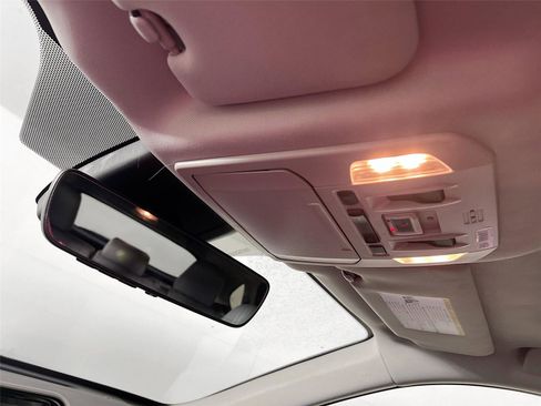 Used 2022 Toyota Highlander XLE image 12