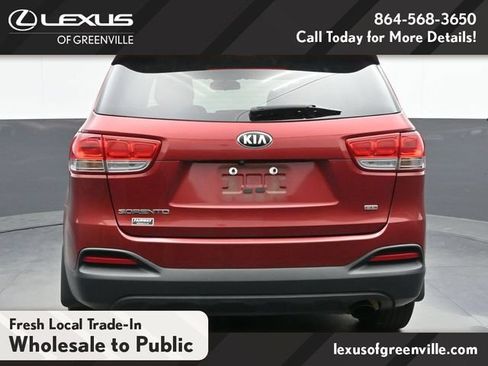 Used 2017 Kia Sorento FWD image 7
