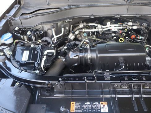 Used 2021 Ford Explorer XLT w/ Equipment Group 202A AWD/4WD image 40
