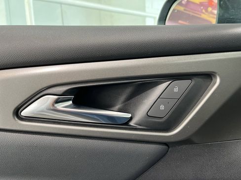 Used 2025 Chevrolet Traverse LT image 29